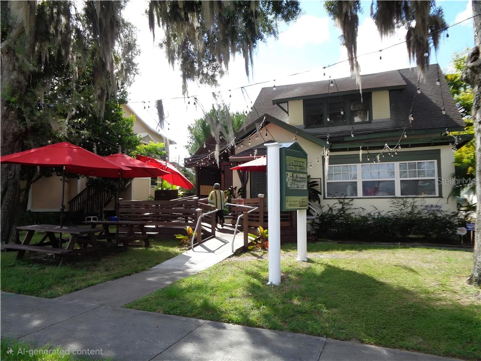 208 W HOWRY AVE, DELAND, FL, 32720