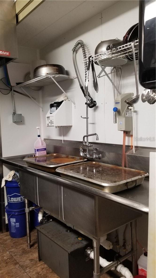 208 W HOWRY AVE, DELAND, FL, 32720