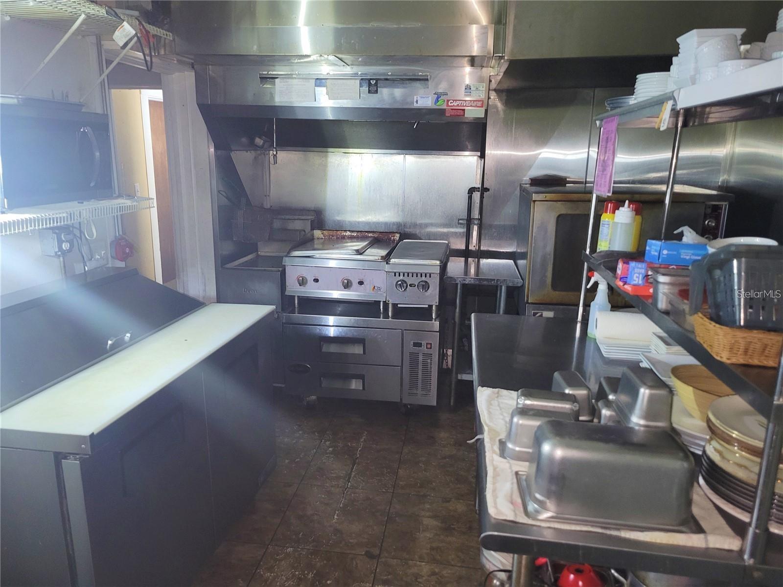 208 W HOWRY AVE, DELAND, FL, 32720