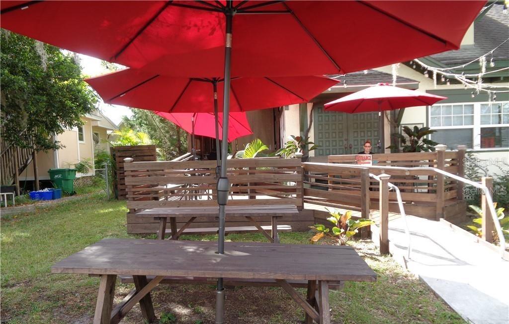 208 W HOWRY AVE, DELAND, FL, 32720