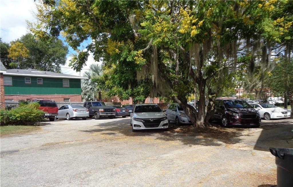 208 W HOWRY AVE, DELAND, FL, 32720