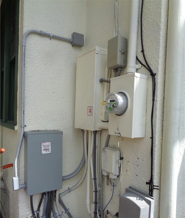 208 W HOWRY AVE, DELAND, FL, 32720