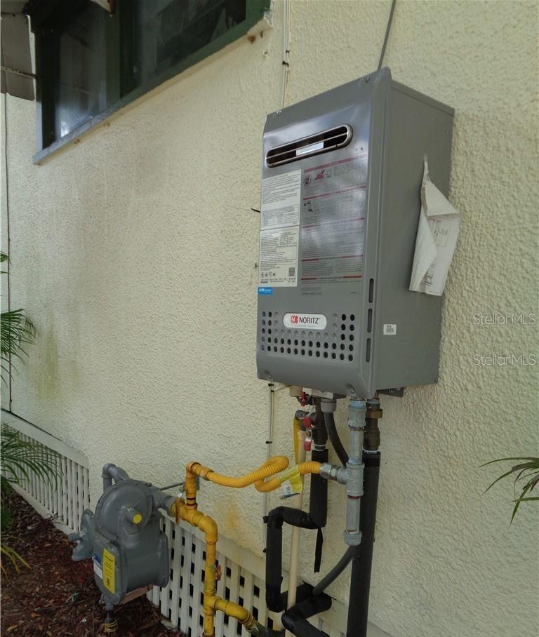 208 W HOWRY AVE, DELAND, FL, 32720