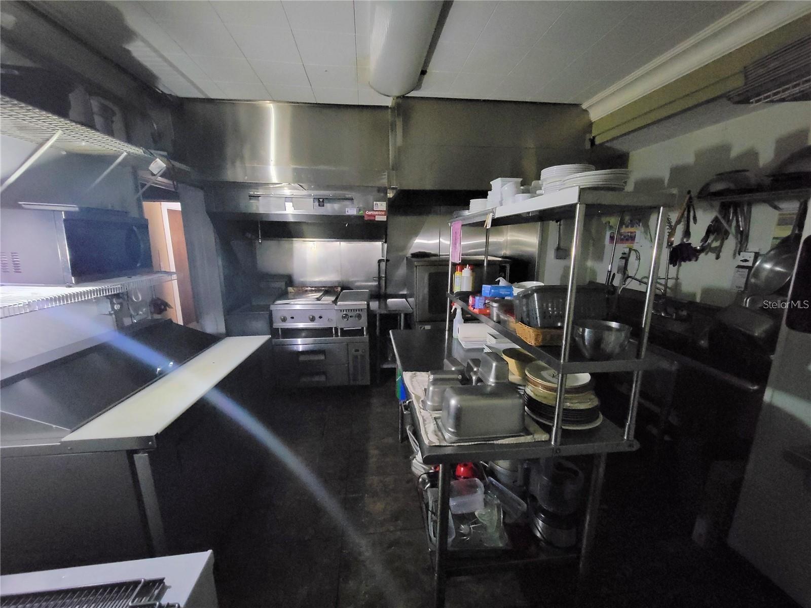 208 W HOWRY AVE, DELAND, FL, 32720
