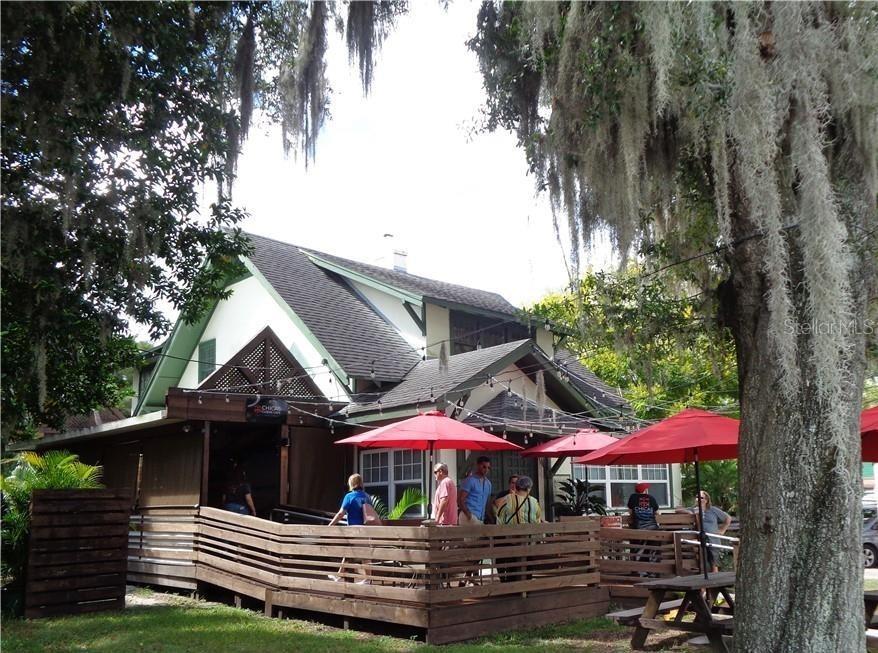 208 W HOWRY AVE, DELAND, FL, 32720