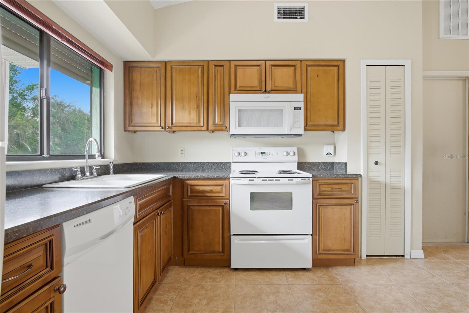 2246 W FIRWOOD DR, DELTONA, FL, 32725