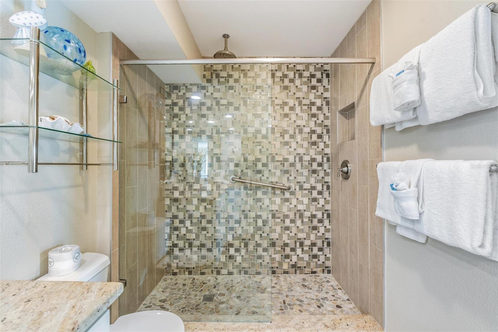 7435 BAYSHORE DR #303, TREASURE ISLAND, FL, 33706