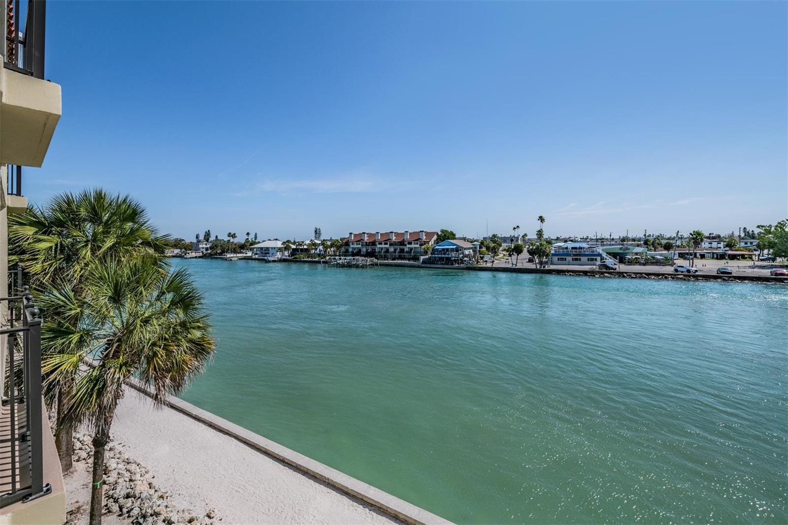 7435 BAYSHORE DR #303, TREASURE ISLAND, FL, 33706