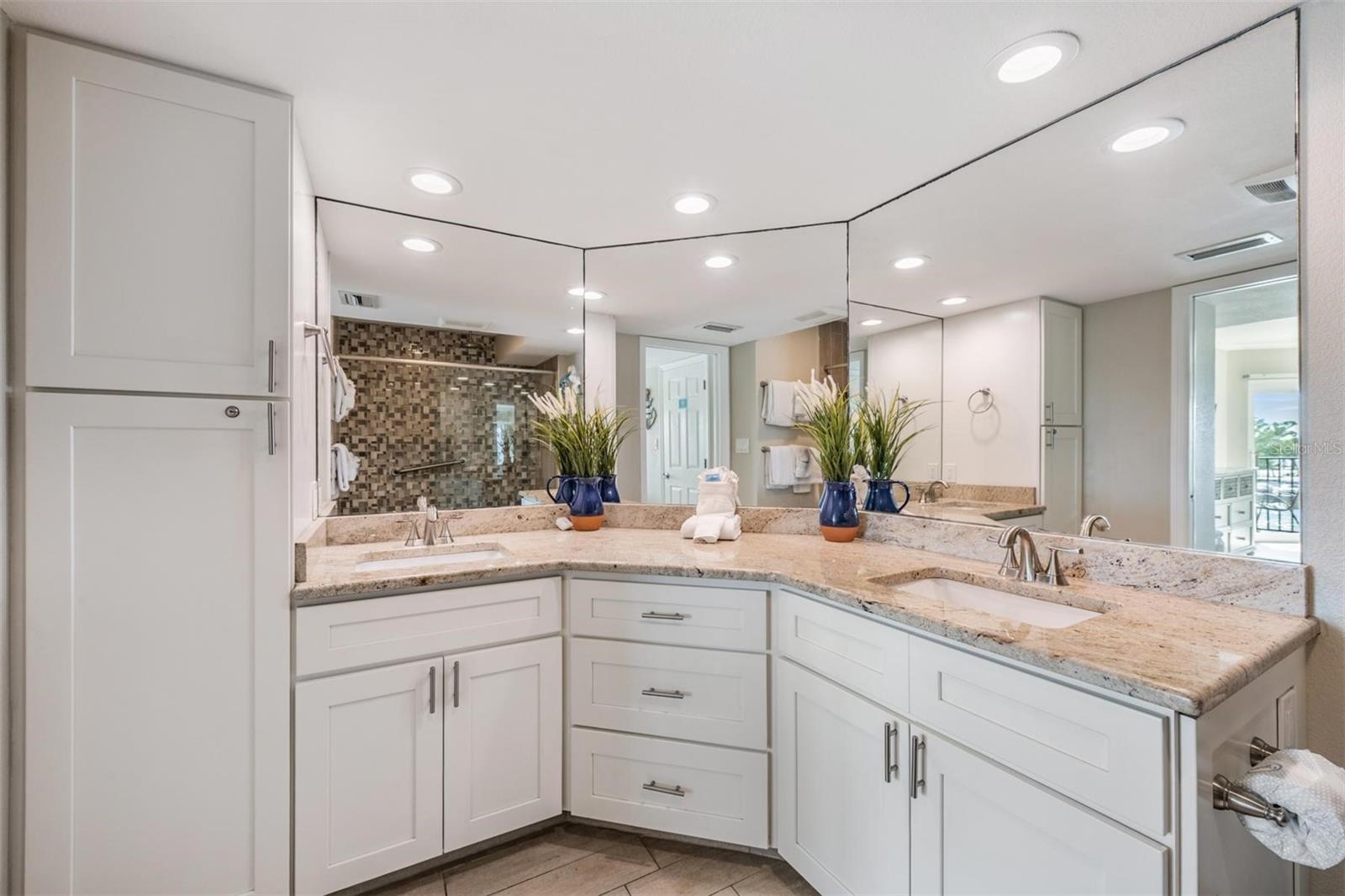 7435 BAYSHORE DR #303, TREASURE ISLAND, FL, 33706