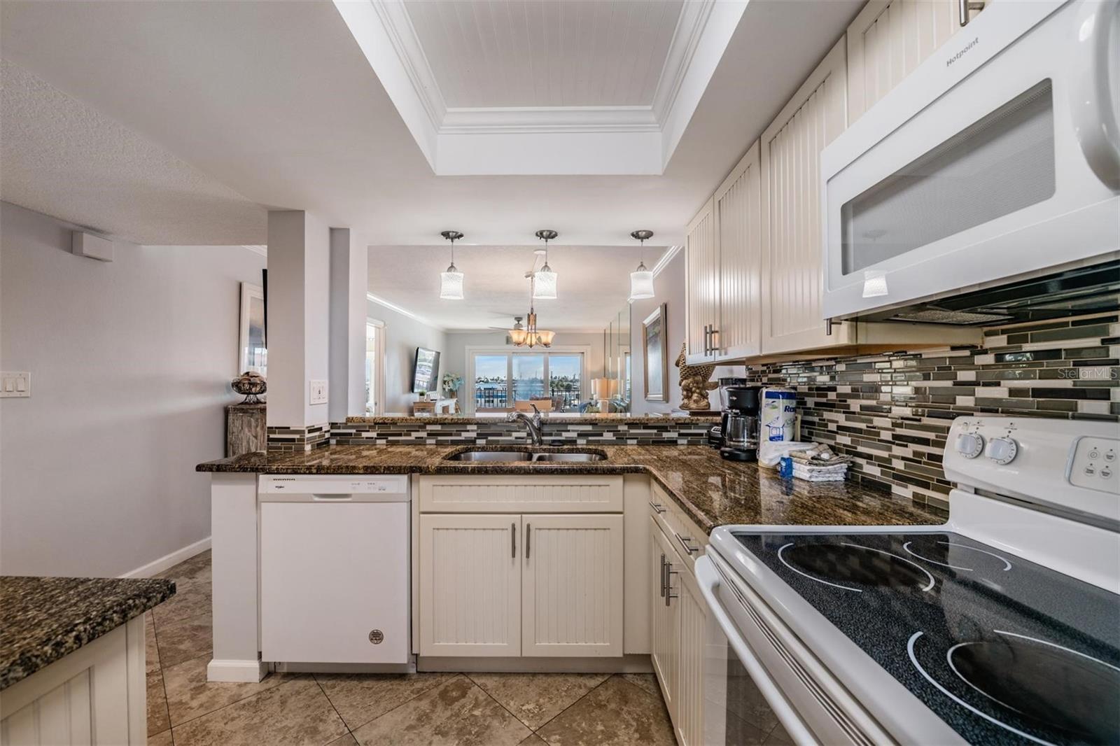 7435 BAYSHORE DR #303, TREASURE ISLAND, FL, 33706