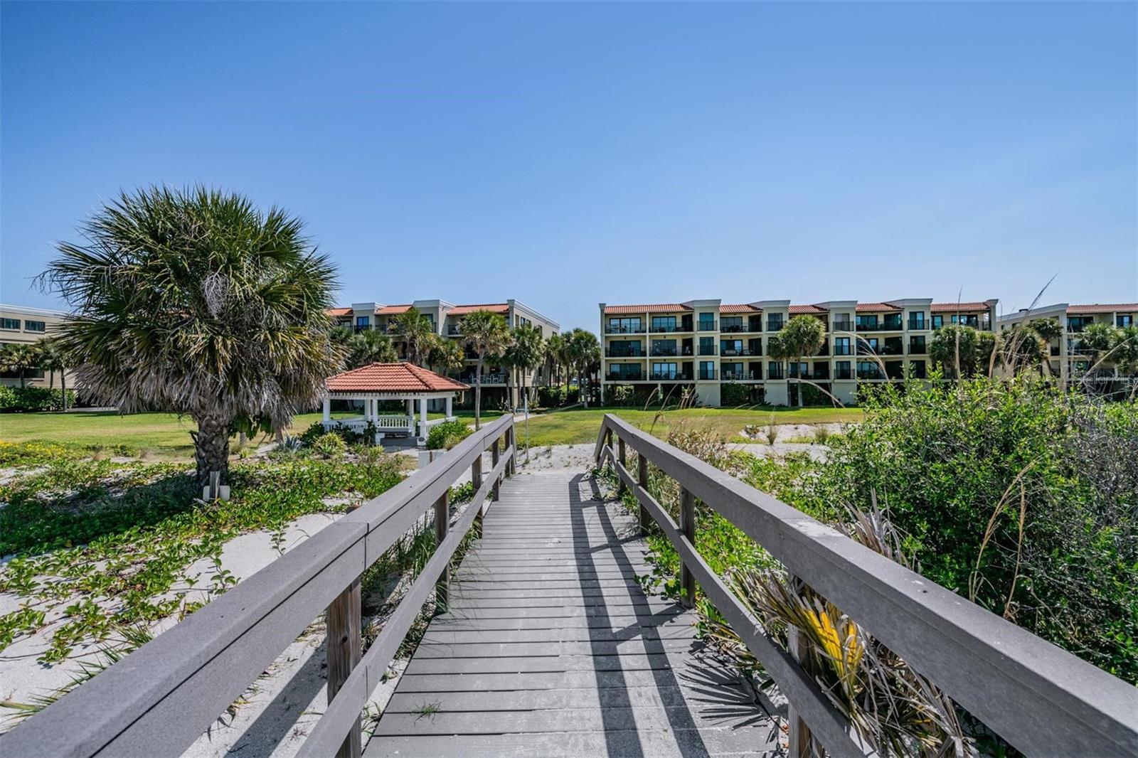 7435 BAYSHORE DR #303, TREASURE ISLAND, FL, 33706