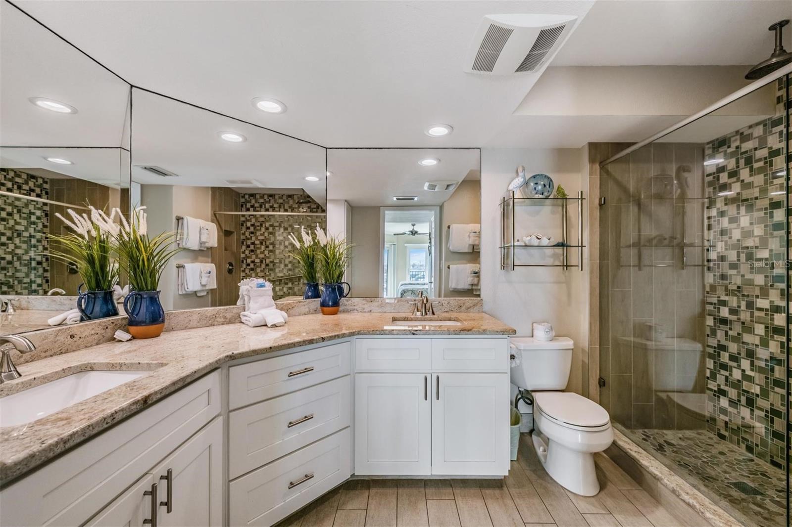 7435 BAYSHORE DR #303, TREASURE ISLAND, FL, 33706