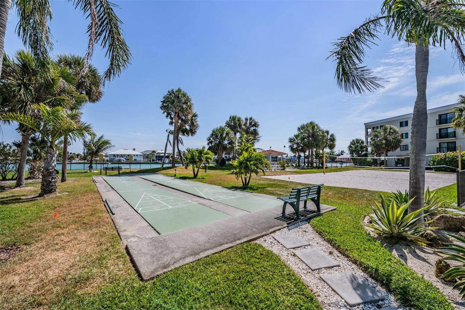 7435 BAYSHORE DR #303, TREASURE ISLAND, FL, 33706