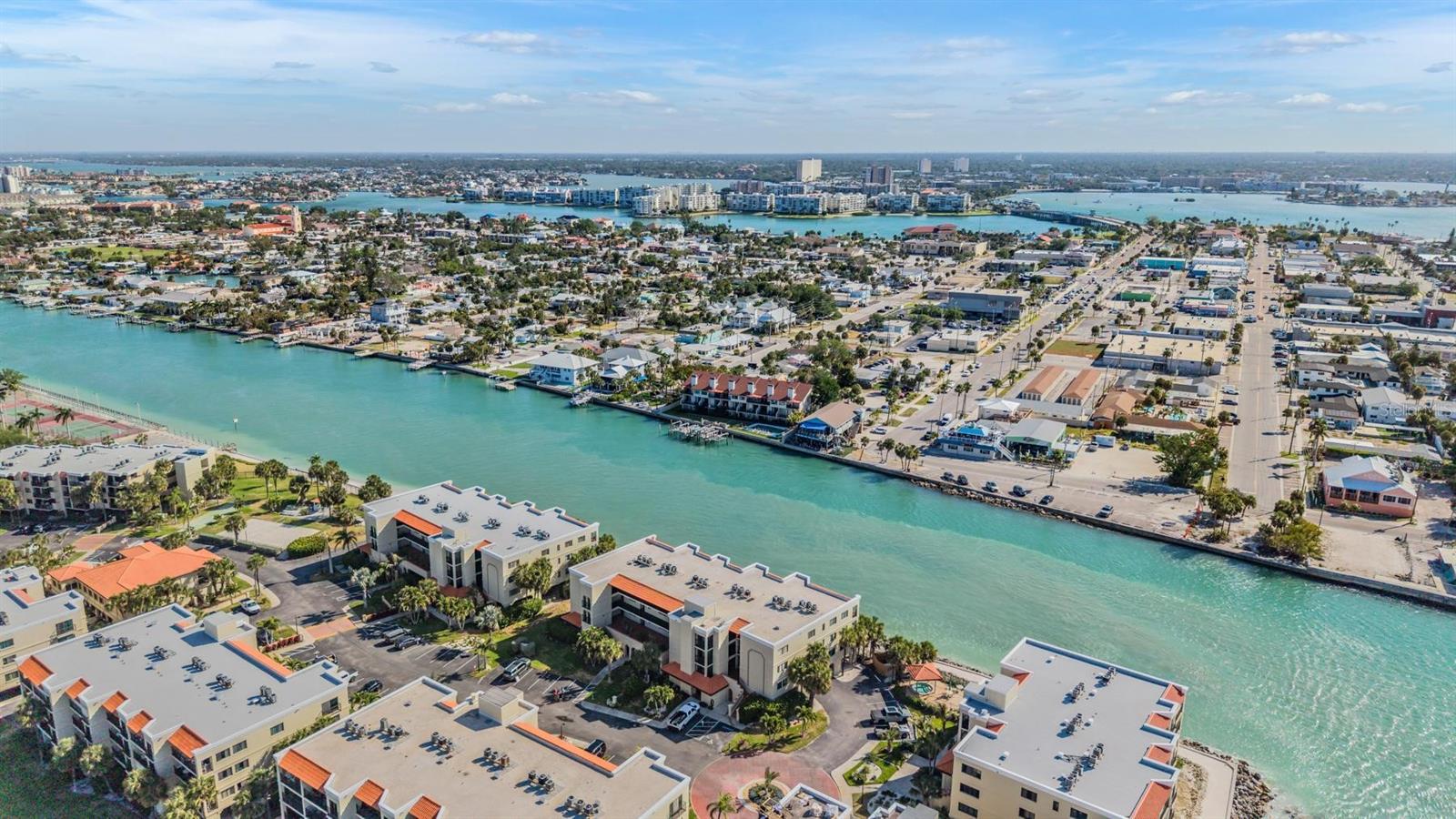 7435 BAYSHORE DR #303, TREASURE ISLAND, FL, 33706