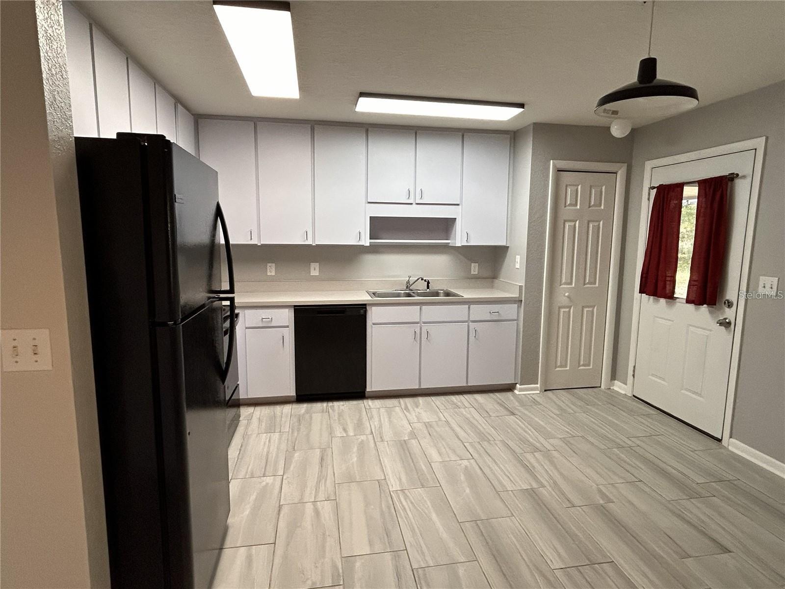 911 NW 4TH AVE, CHIEFLAND, FL, 32626