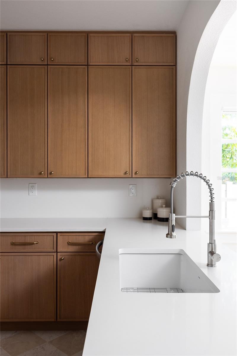 2507 N RIDGEWOOD AVE, TAMPA, FL, 33602