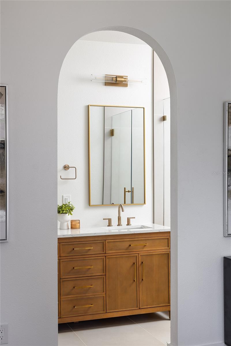 2507 N RIDGEWOOD AVE, TAMPA, FL, 33602