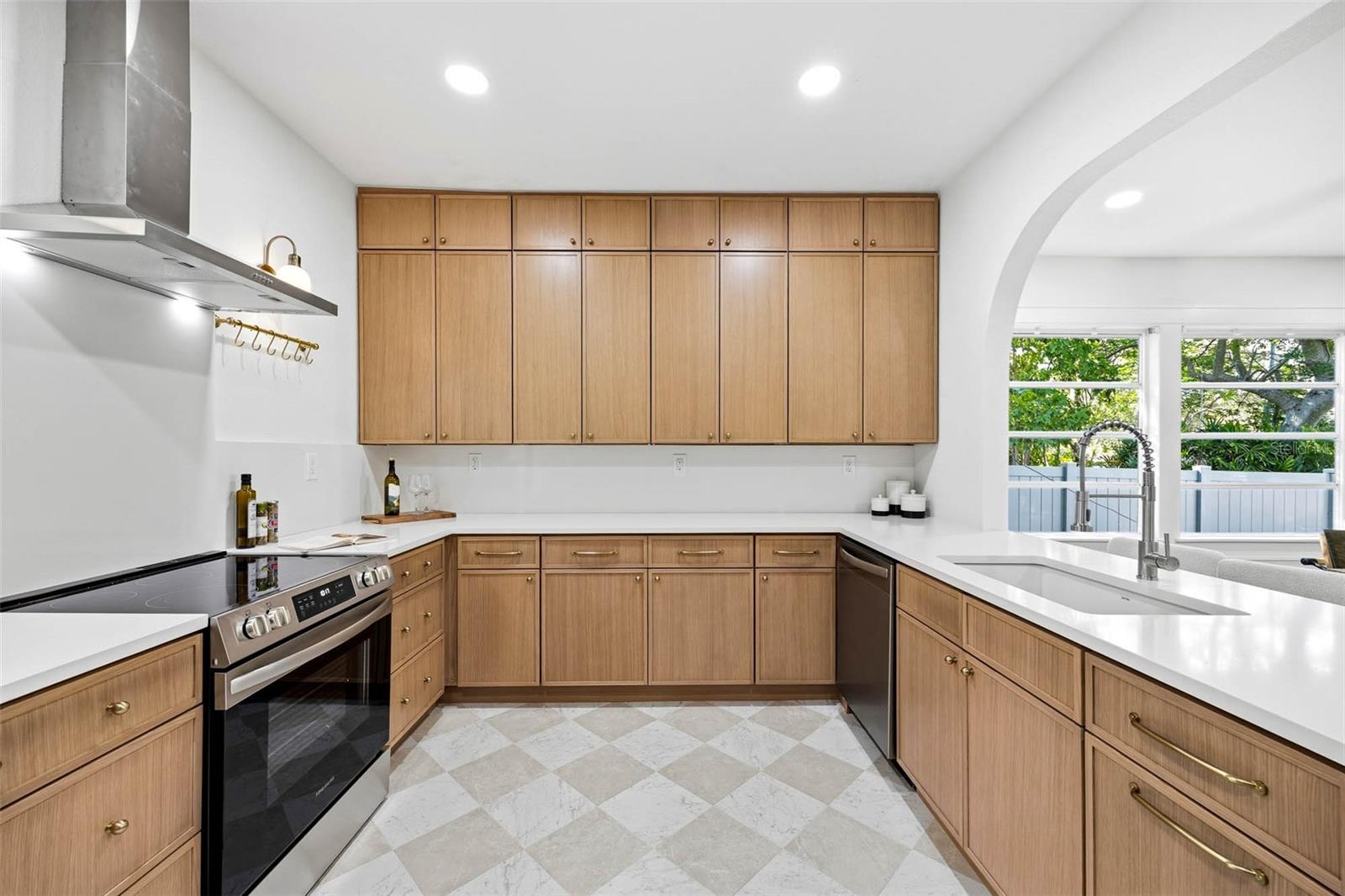 2507 N RIDGEWOOD AVE, TAMPA, FL, 33602