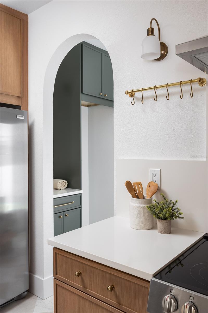 2507 N RIDGEWOOD AVE, TAMPA, FL, 33602