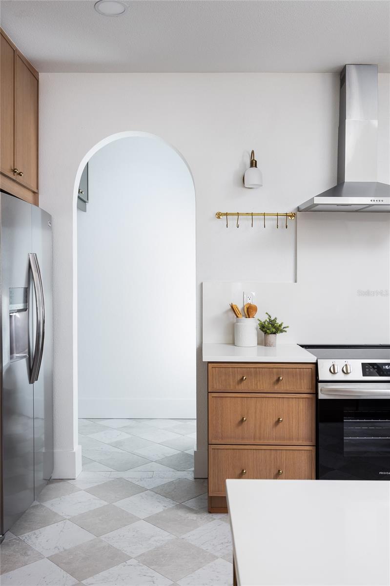 2507 N RIDGEWOOD AVE, TAMPA, FL, 33602