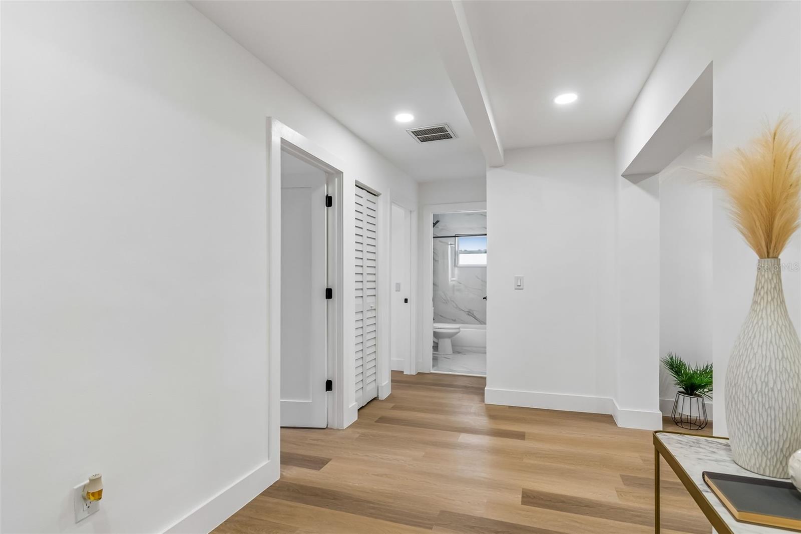 2550 GOMAZ WAY S, ST PETERSBURG, FL, 33712