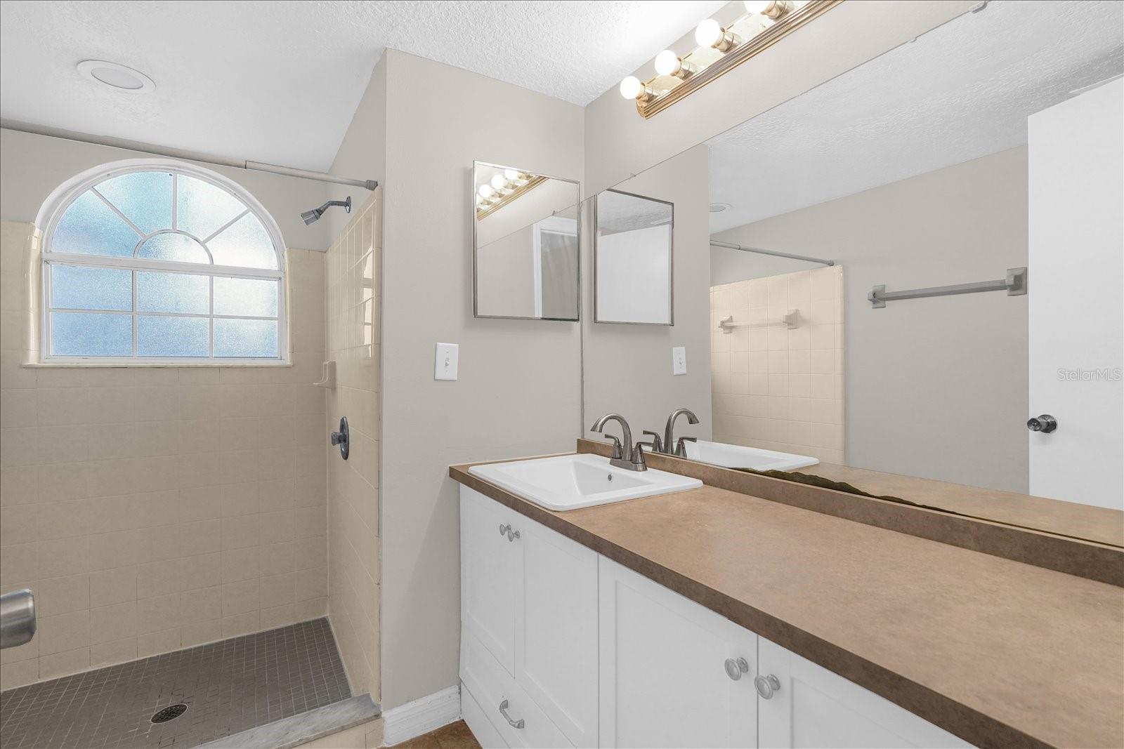 2731 N POINCIANA BLVD #107, KISSIMMEE, FL, 34746