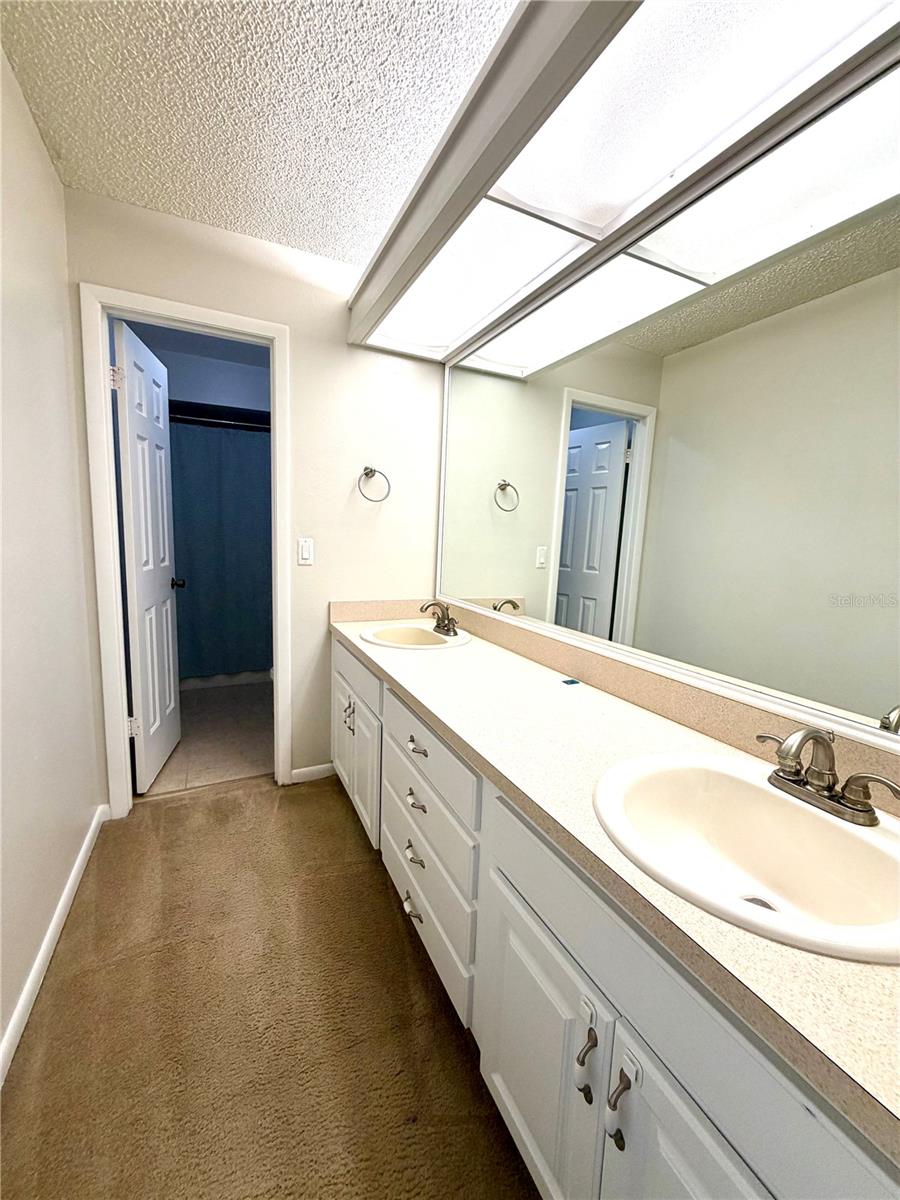 14904 LAKE FOREST DR, LUTZ, FL, 33559