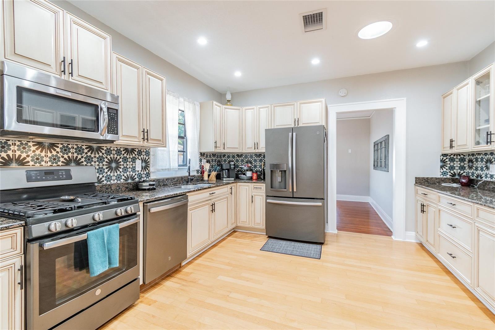 310 E PARIS ST, TAMPA, FL, 33604