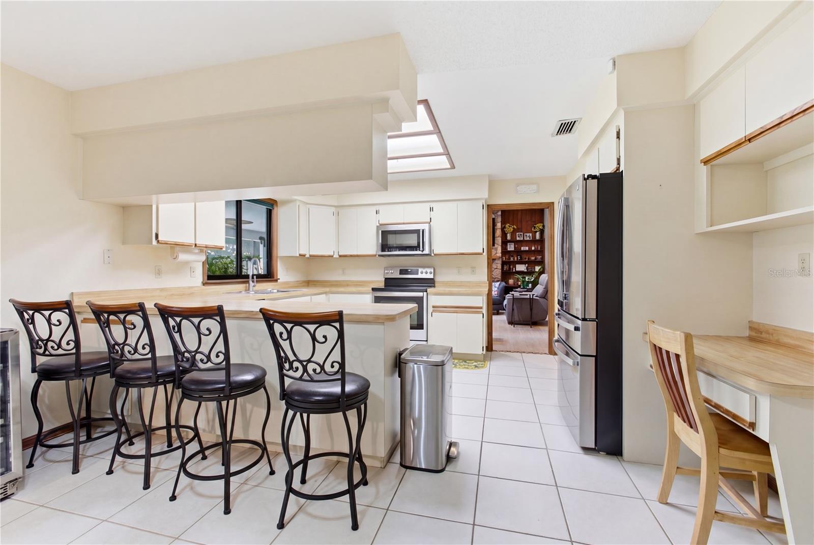 128 W GREENTREE LN, LAKE MARY, FL, 32746