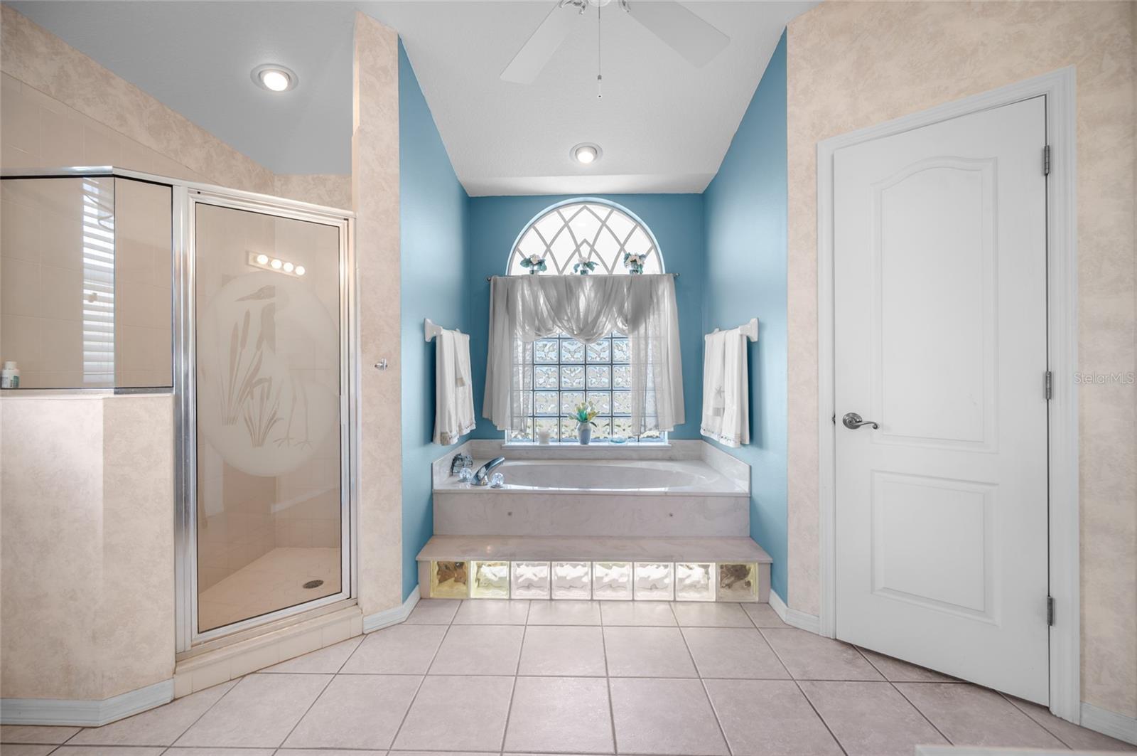 8207 LAKESIDE DR, ENGLEWOOD, FL, 34224