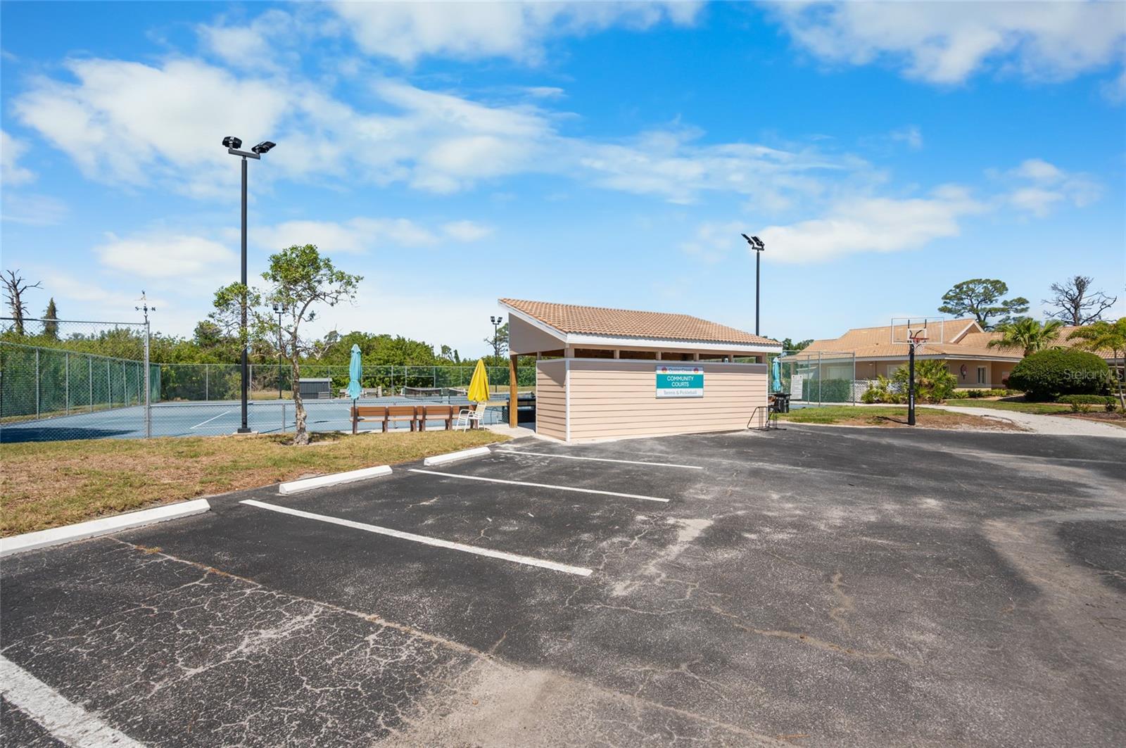 8207 LAKESIDE DR, ENGLEWOOD, FL, 34224