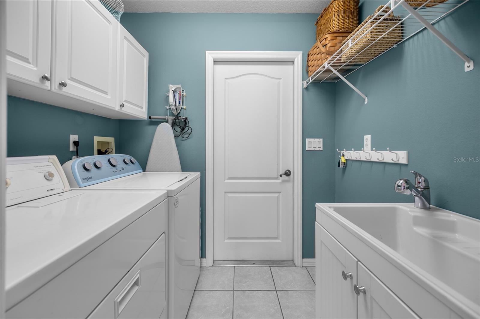 8207 LAKESIDE DR, ENGLEWOOD, FL, 34224