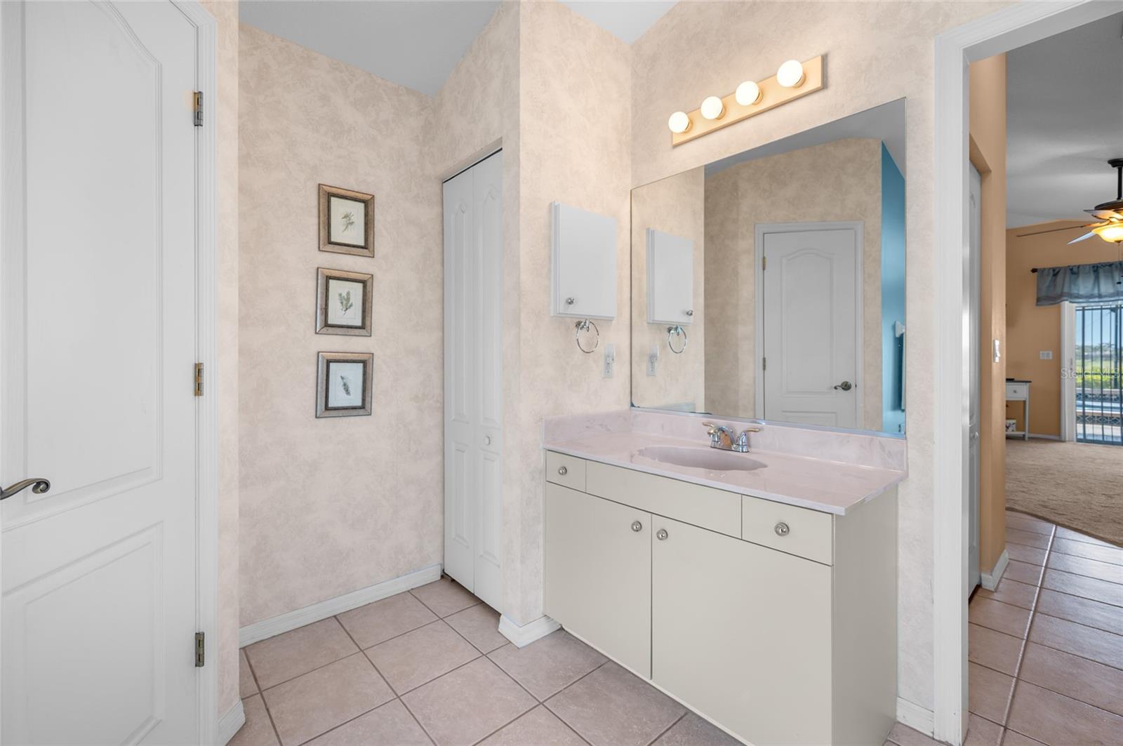 8207 LAKESIDE DR, ENGLEWOOD, FL, 34224