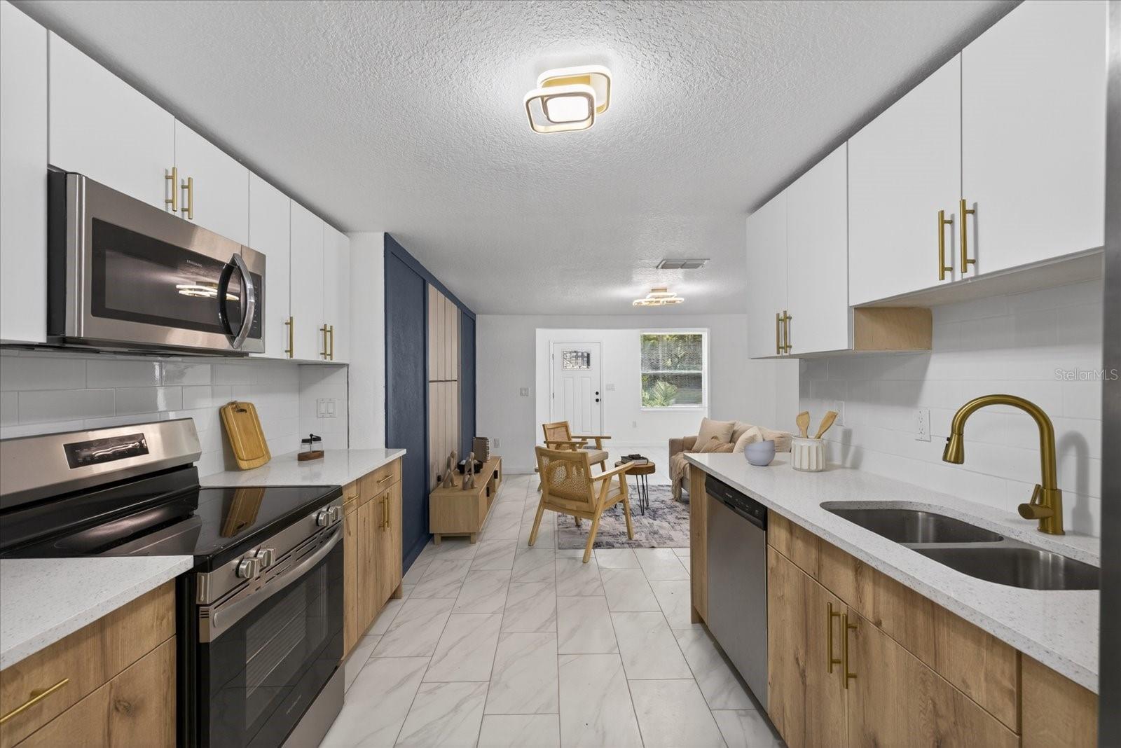 7806 E 114TH AVE, TAMPA, FL, 33617