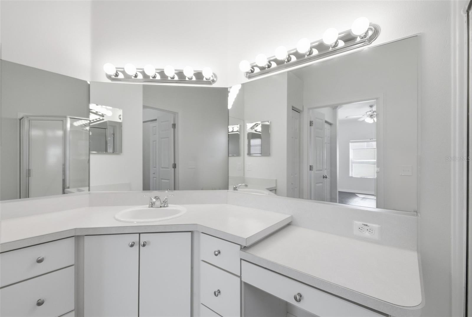 823 SPRINGWOOD CIR, BRADENTON, FL, 34212