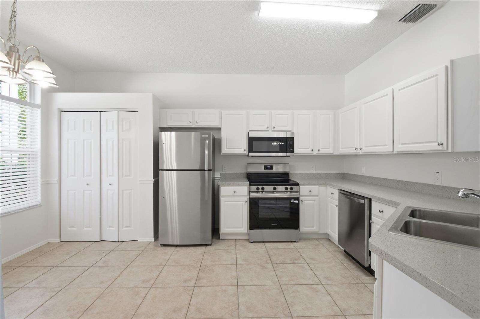 823 SPRINGWOOD CIR, BRADENTON, FL, 34212