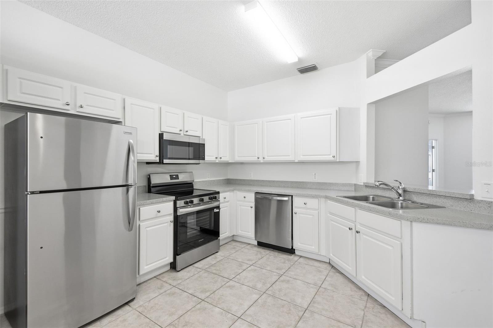 823 SPRINGWOOD CIR, BRADENTON, FL, 34212