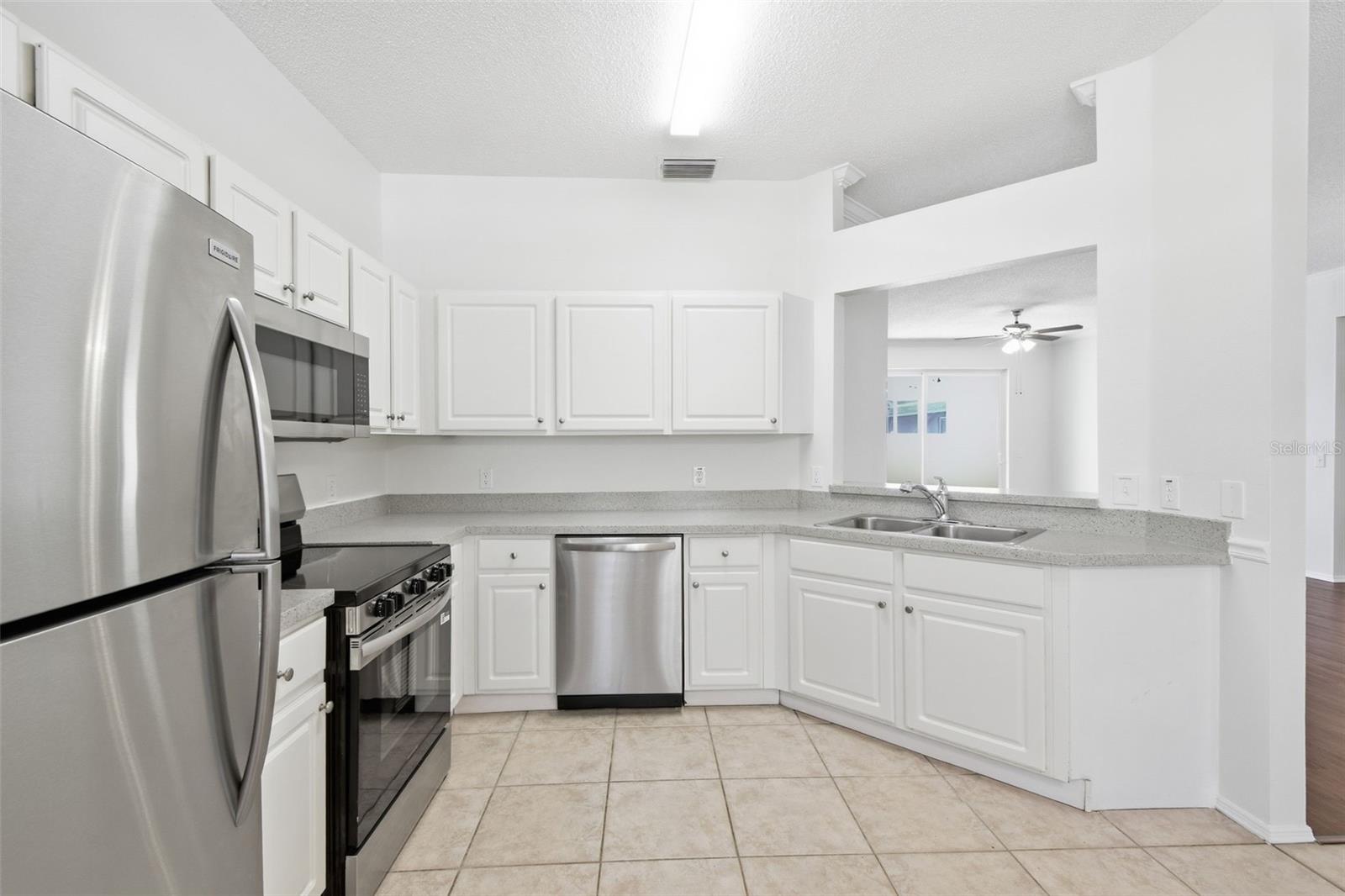 823 SPRINGWOOD CIR, BRADENTON, FL, 34212