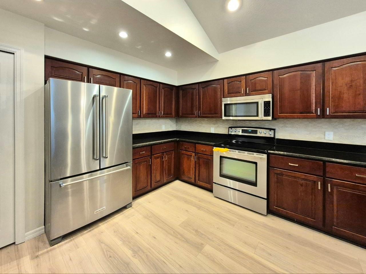 2214 GREEN OAKS LN, TAMPA, FL, 33612