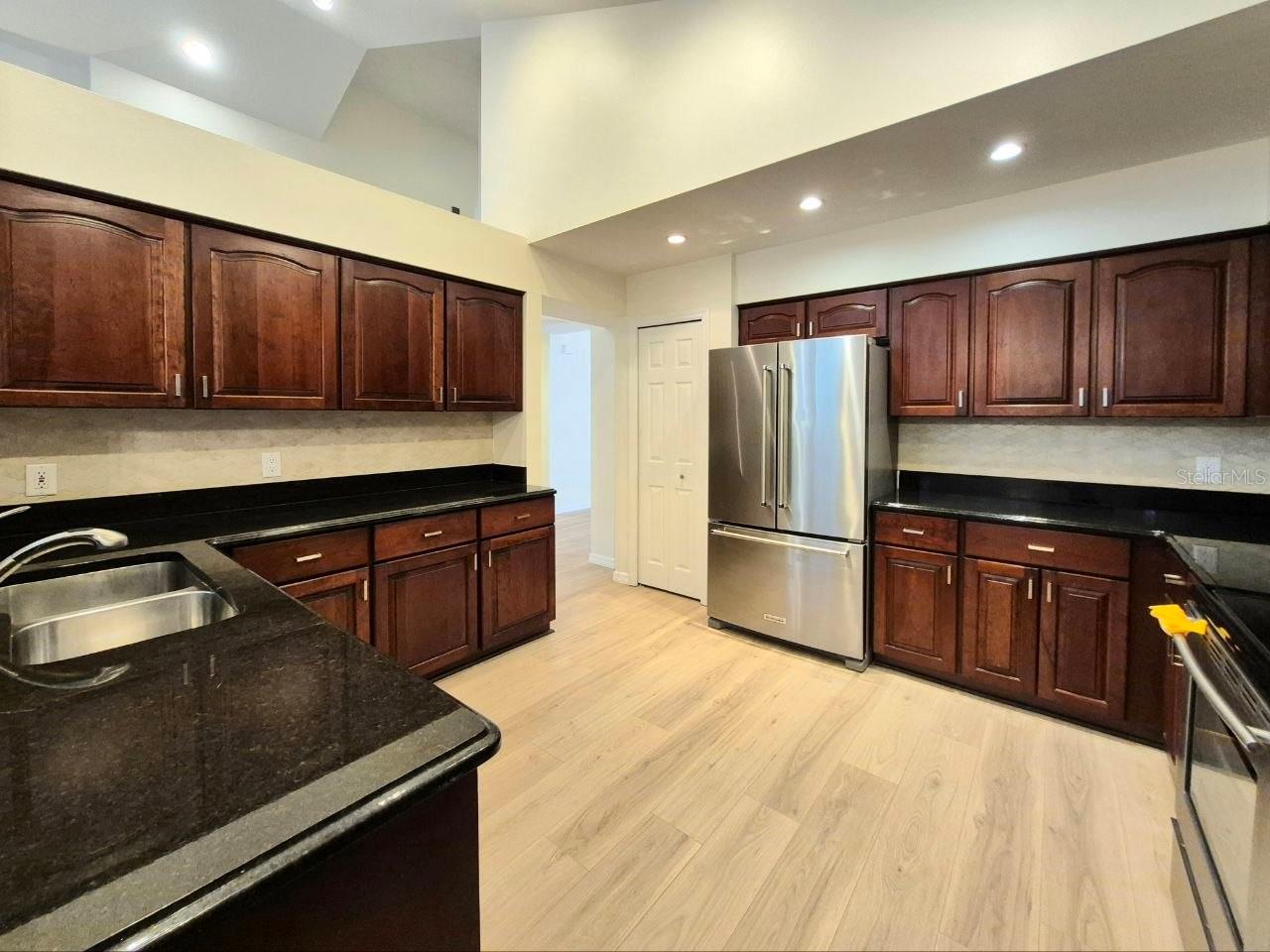 2214 GREEN OAKS LN, TAMPA, FL, 33612