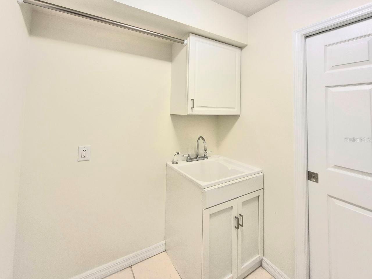 2214 GREEN OAKS LN, TAMPA, FL, 33612