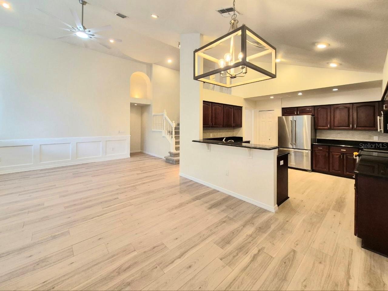 2214 GREEN OAKS LN, TAMPA, FL, 33612