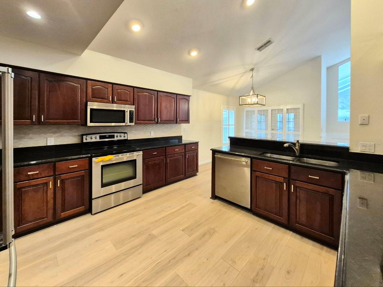 2214 GREEN OAKS LN, TAMPA, FL, 33612