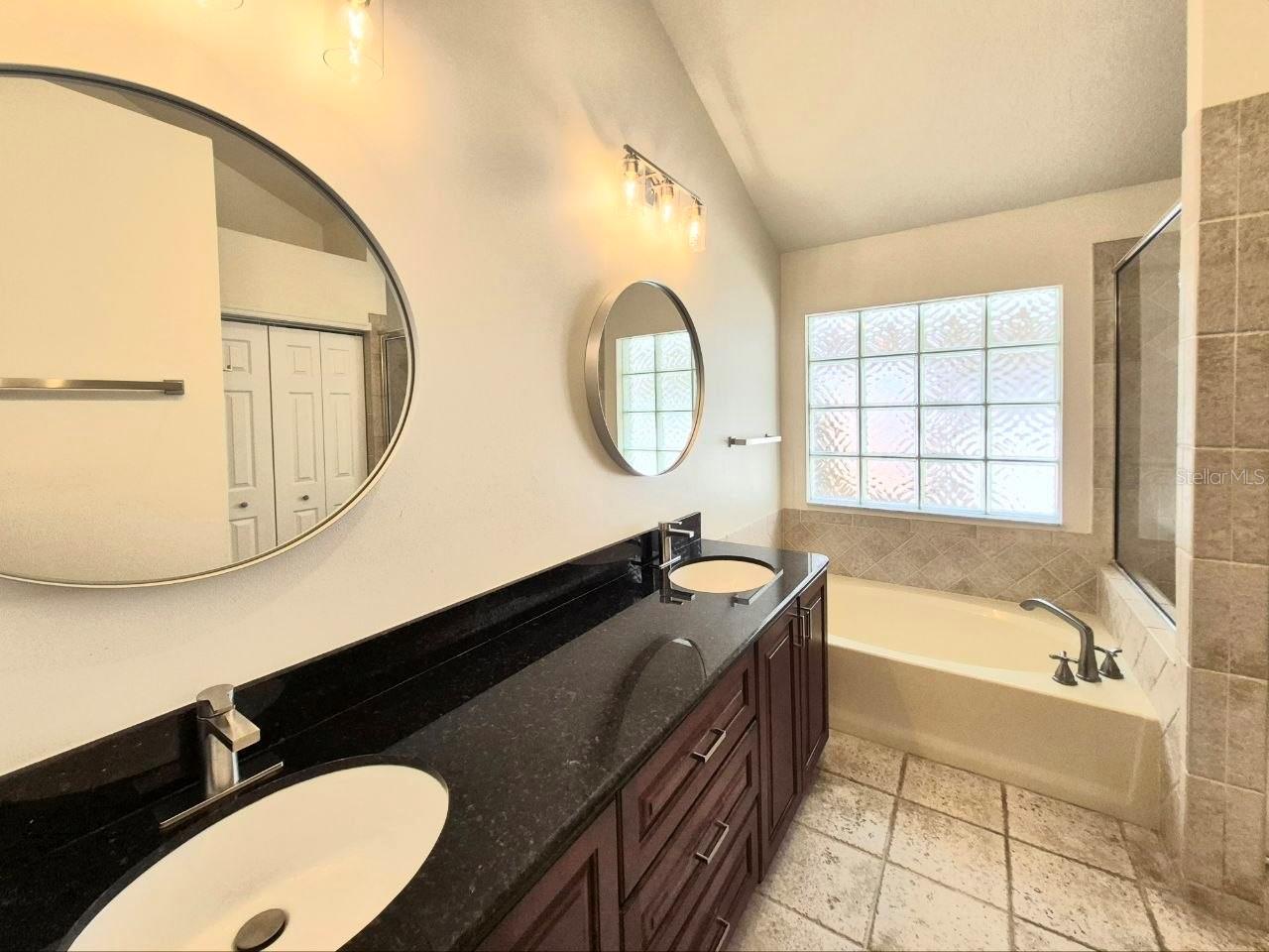 2214 GREEN OAKS LN, TAMPA, FL, 33612