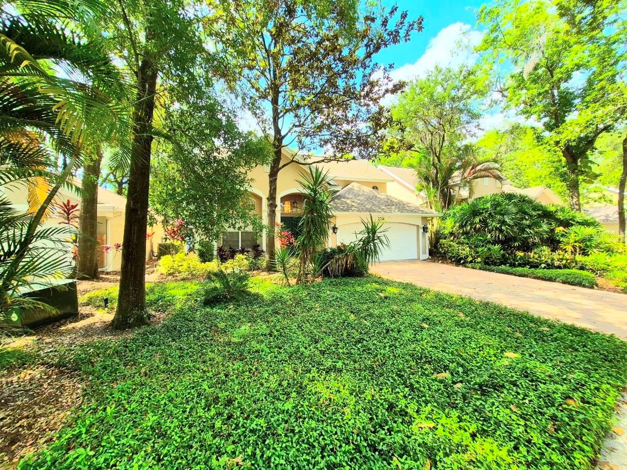 2214 GREEN OAKS LN, TAMPA, FL, 33612