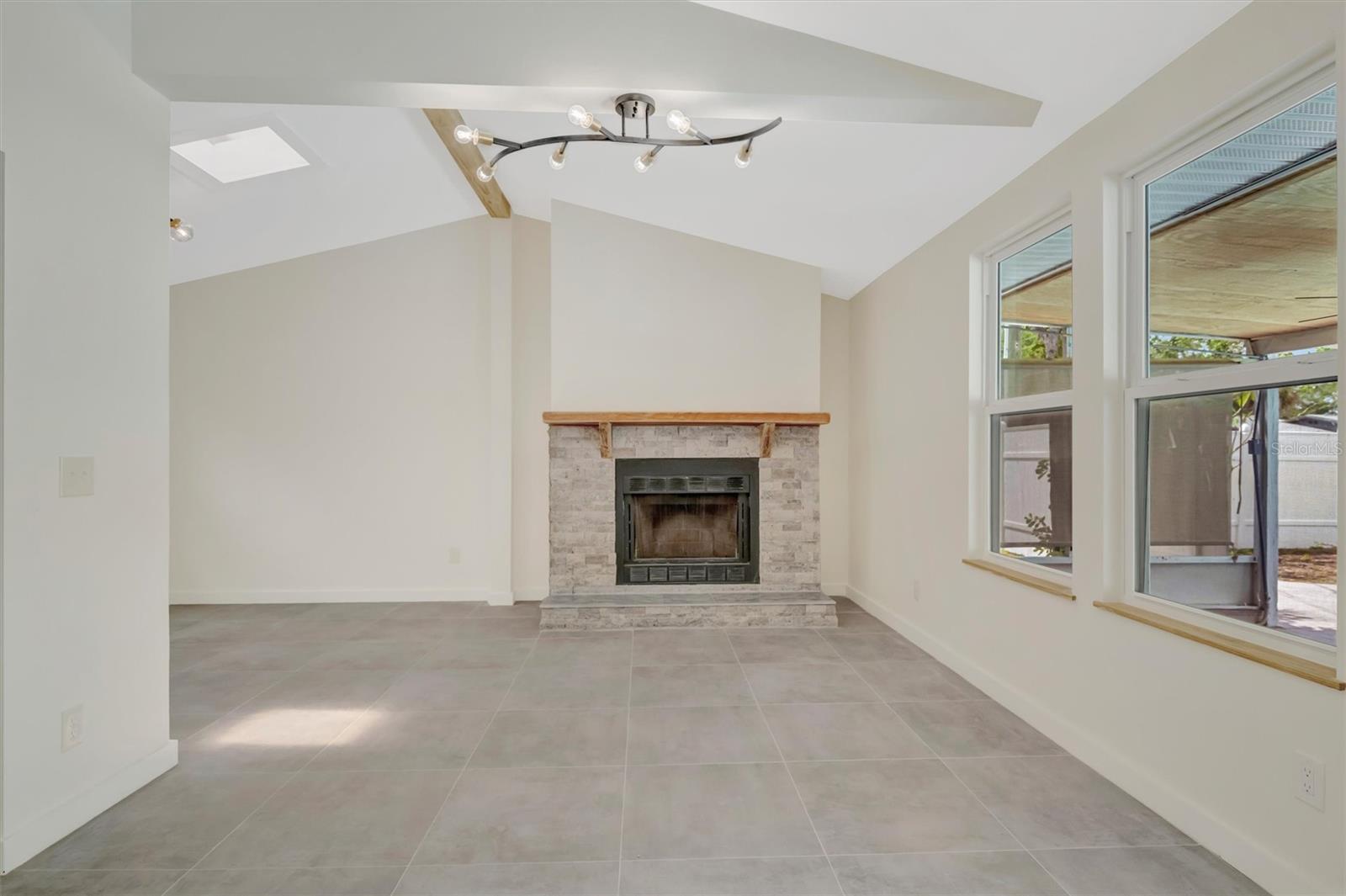 647 74TH AVE N, ST PETERSBURG, FL, 33702