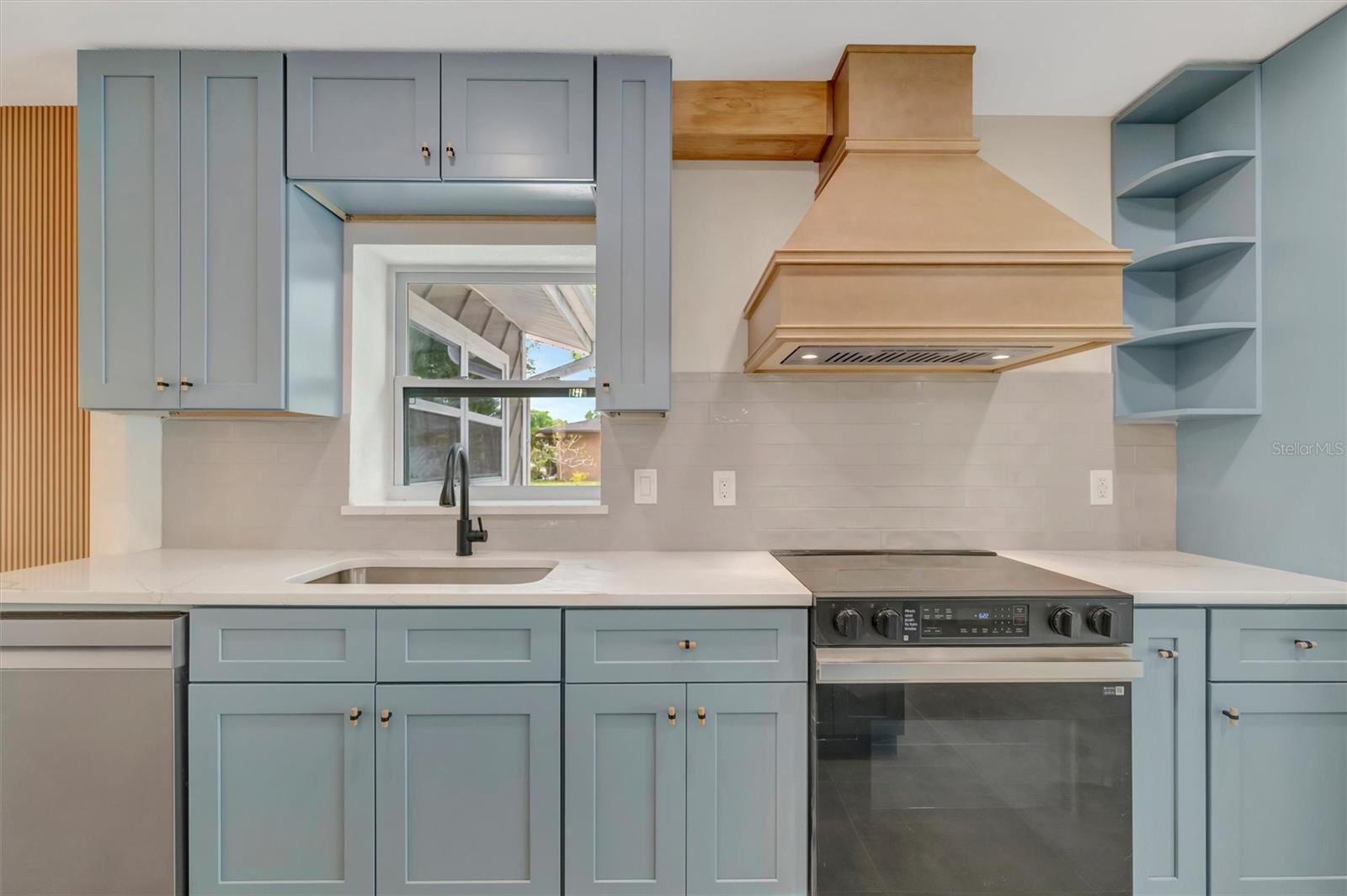 647 74TH AVE N, ST PETERSBURG, FL, 33702