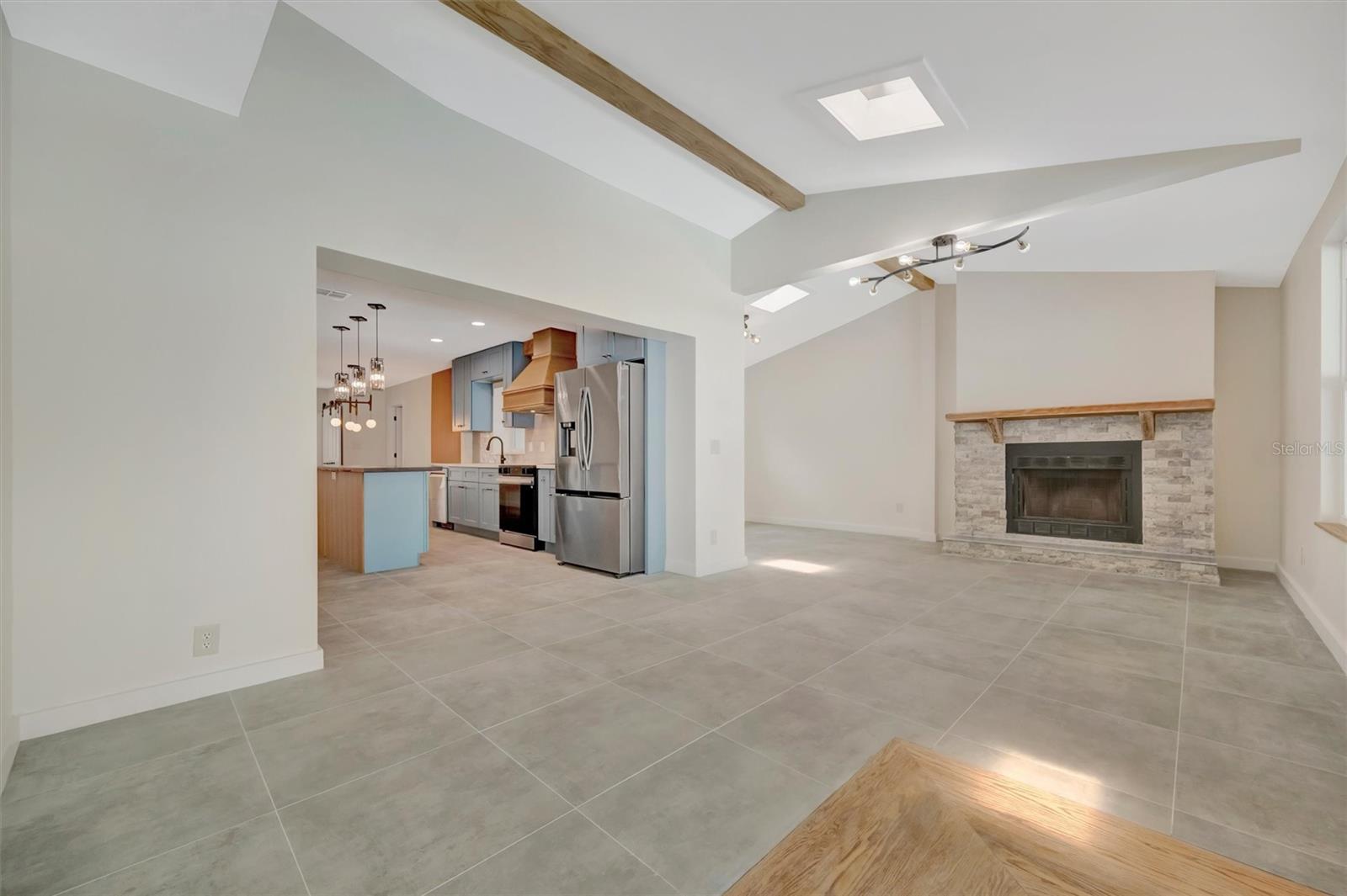 647 74TH AVE N, ST PETERSBURG, FL, 33702