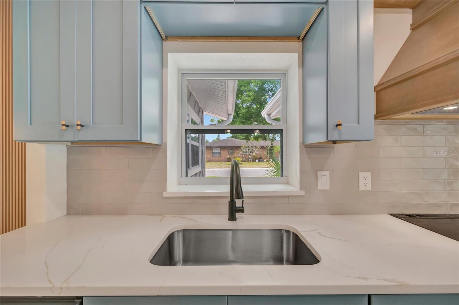 647 74TH AVE N, ST PETERSBURG, FL, 33702