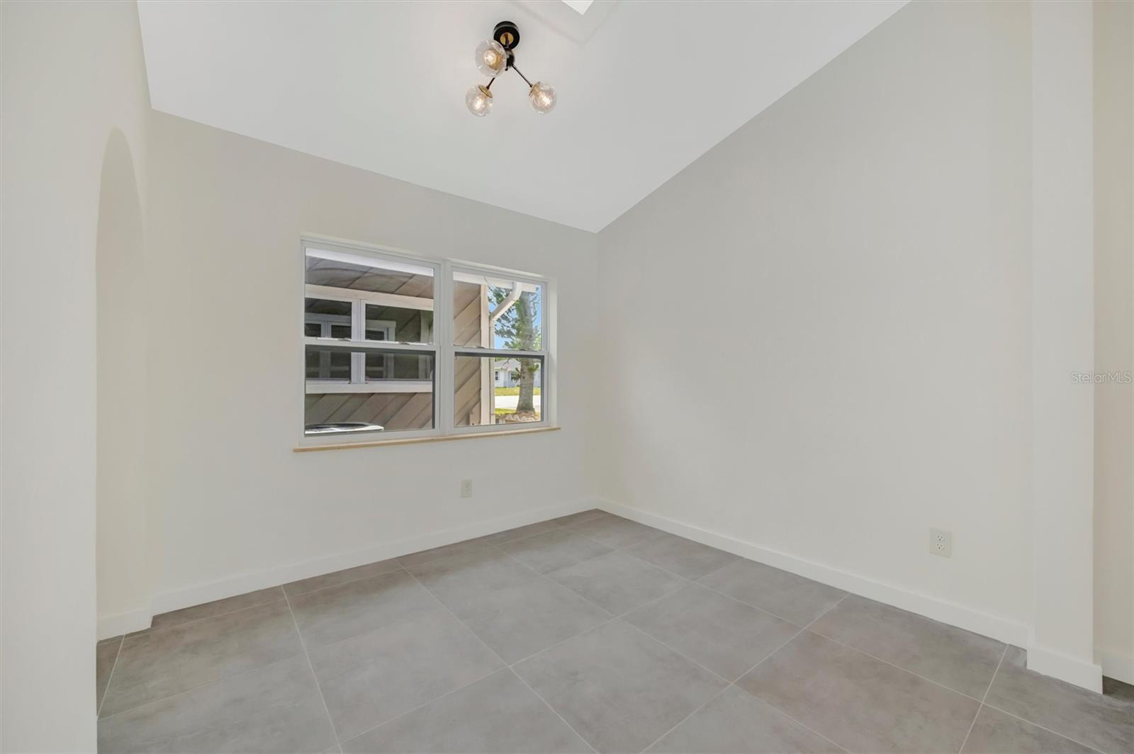 647 74TH AVE N, ST PETERSBURG, FL, 33702